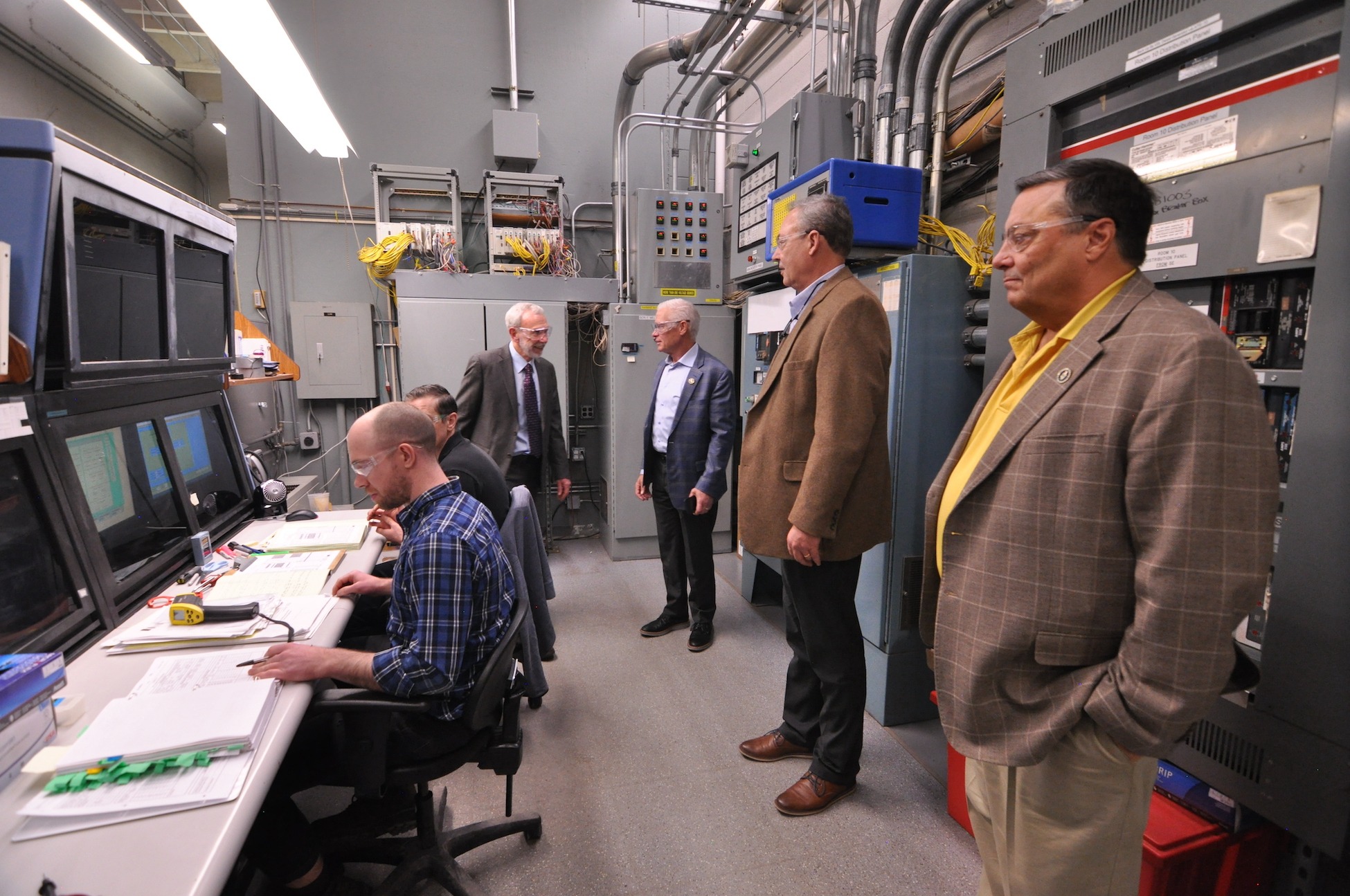 Senior DOE leaders watching the VSL lab staff at work.