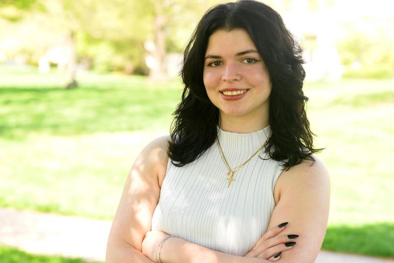 Olivia DiMattio headshot outdoors